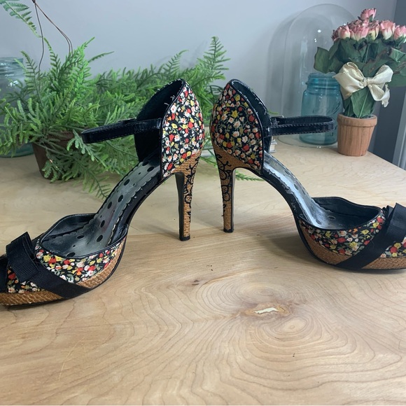 High heel strappy shoes, floral print, size 8.5 - Picture 4 of 11